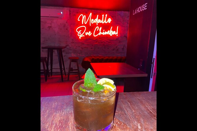 Nightlife Medellin, Rooftops, bars and Clubs - Walking through Parque Lleras and Provenza
