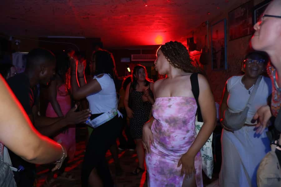 Nightlife: sunset boat party + tour of the old town - Two hours of music and bay views