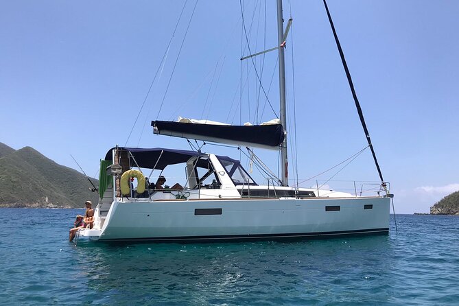 One amazing day in a private recent sailing boat in the Tayrona Park. The best sail trip from Santa Marta! - Why this Santa Marta sailing trip works so well