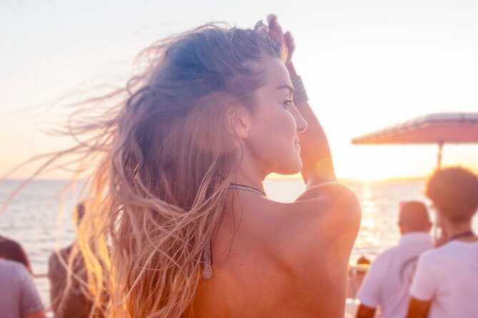 Open Bar Sunset Cruise in Catamaran or Speedboat (Best Deal) - Two hours of skyline views and music