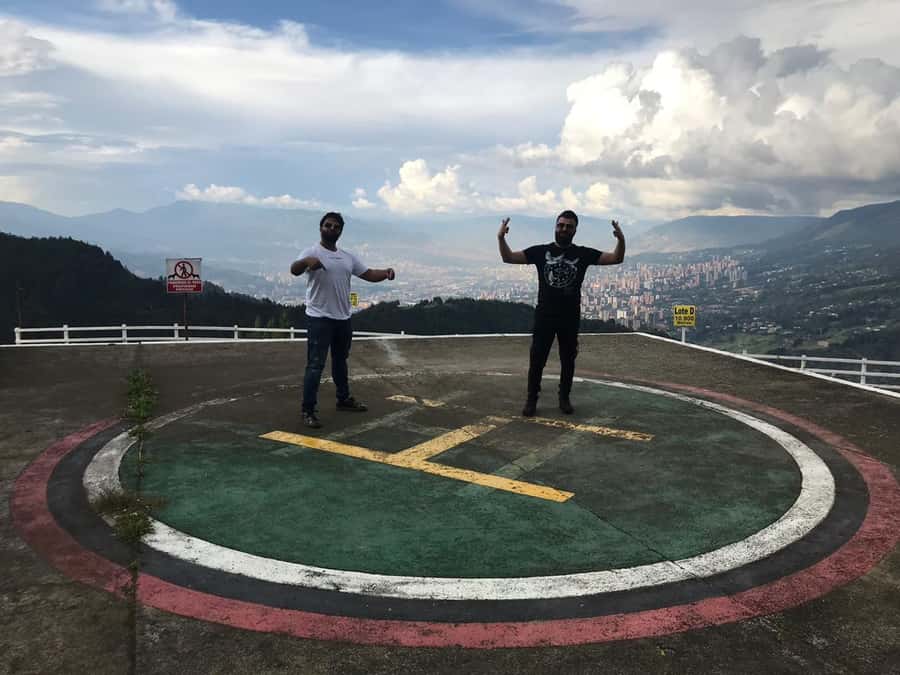 pablo, comuna 13 & cable car express tour - Why the private guide matters here