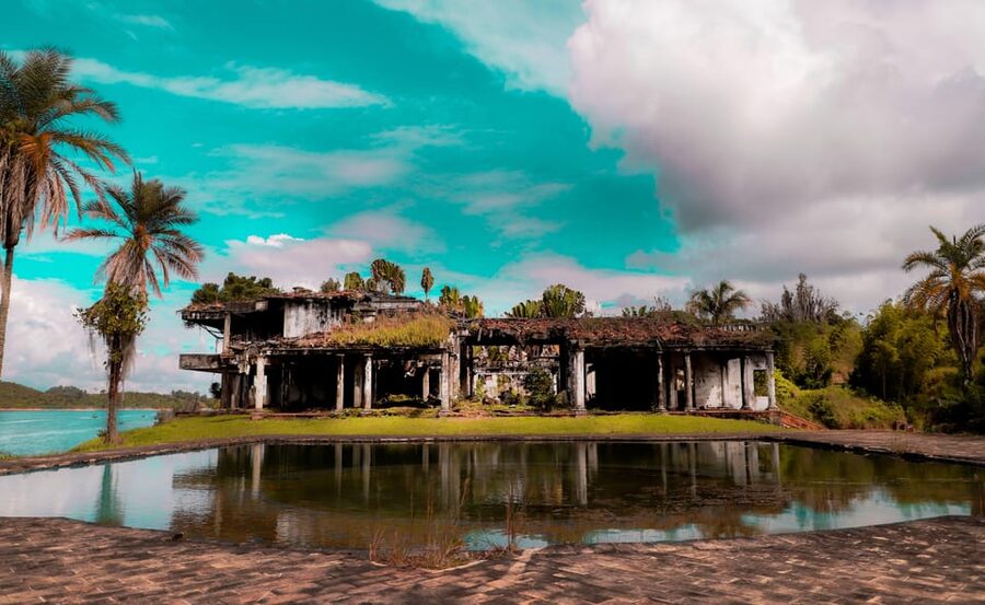 Pablo Escobar Mansion+Paintball+Boat+ATV (Private Guatape) - Paintball inside a notorious estate