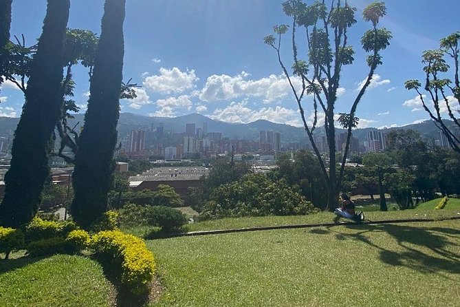 Pablo Escobar Tour And Comuna 13 - Booking and cancellation details to remember
