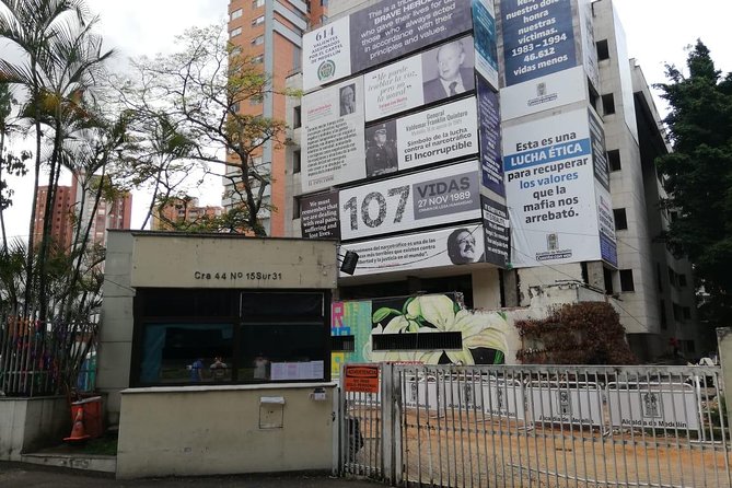 Pablo Escobar Tour And Comuna 13 - Why the private format changes the day