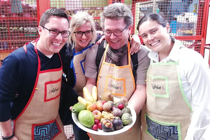 PALOQUEMAO MARKET FOOD TOUR. EXOTIC FRUIT. LOCAL SNACKS. /Min 2 pax - Key points to know before booking