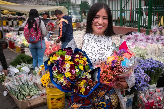 PALOQUEMAO MARKET FOOD TOUR. EXOTIC FRUIT. LOCAL SNACKS. /Min 2 pax - Who will enjoy this experience most?