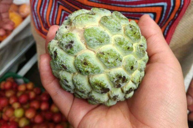 PALOQUEMAO MARKET FOOD TOUR. EXOTIC FRUIT. LOCAL SNACKS. /Min 2 pax - Starting with fruit, flowers, and local life