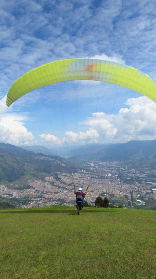 Paraglide over beautiful Medellin - Key points at a glance