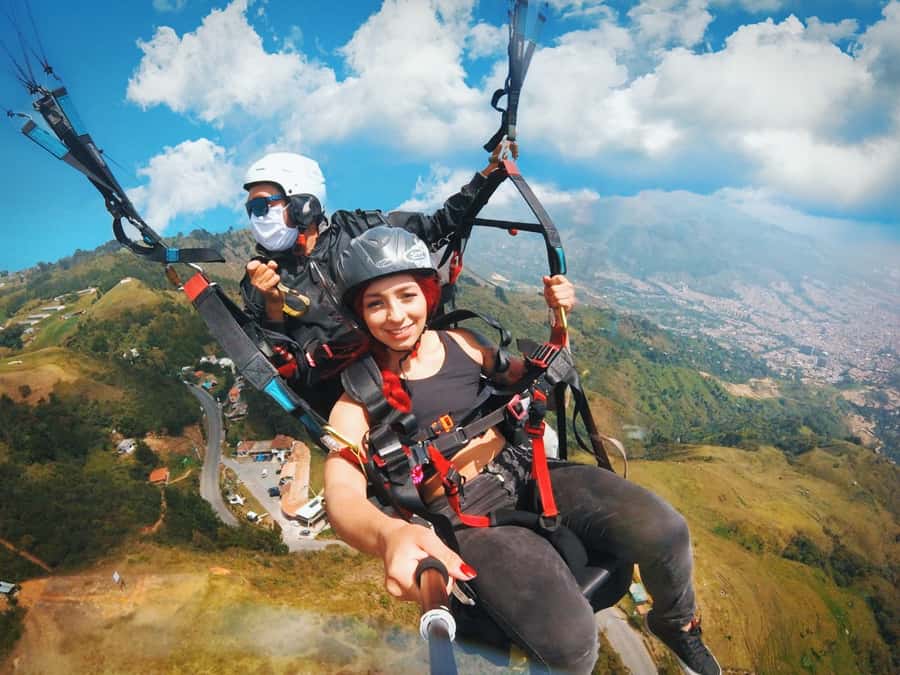 Paraglide over beautiful Medellin - From Medellín to the mountain launch point