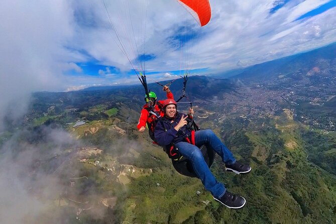 Paragliding flight in Medellin with expert pilots - Transport from Medellín and the return plan