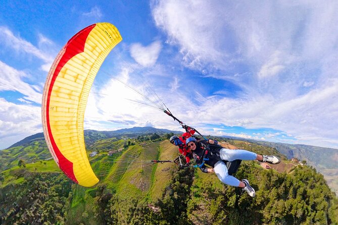 Paragliding flight in Medellin with expert pilots - Weather is the biggest planning issue