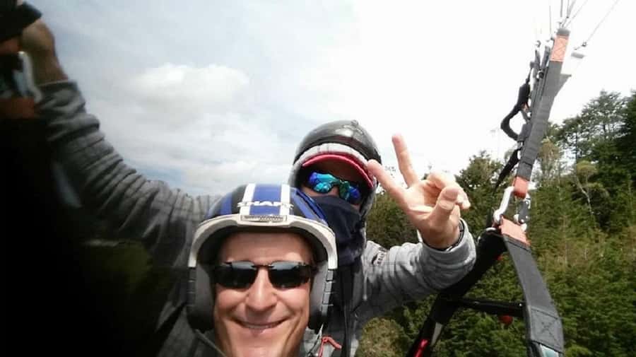 Paragliding the Andes from Medellín - The one-hour briefing at the mountain site