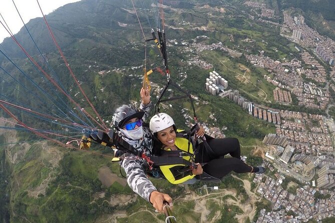 Paragliding Tour from Medellin with Transportation and Videos HD - What the 10:00 am start means for your day