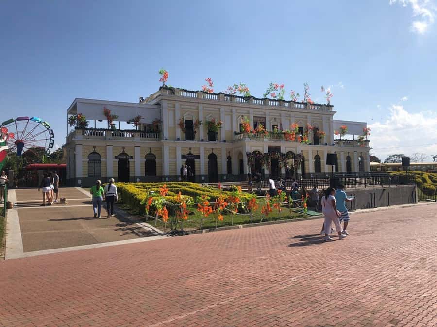 Parque del Café with Private Transportation and Tickets - Cultural shows after the roller coasters