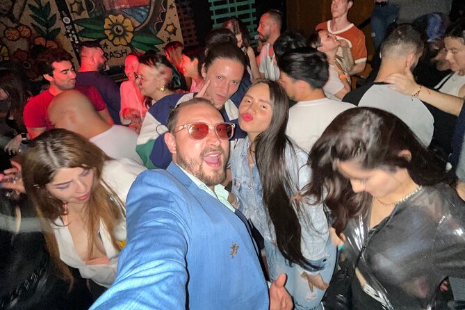 Party Crawl: 6 Nightclubs, DiscoTruck, AfterParty, 1h Openbar pub - Zona T brings the club-hopping section