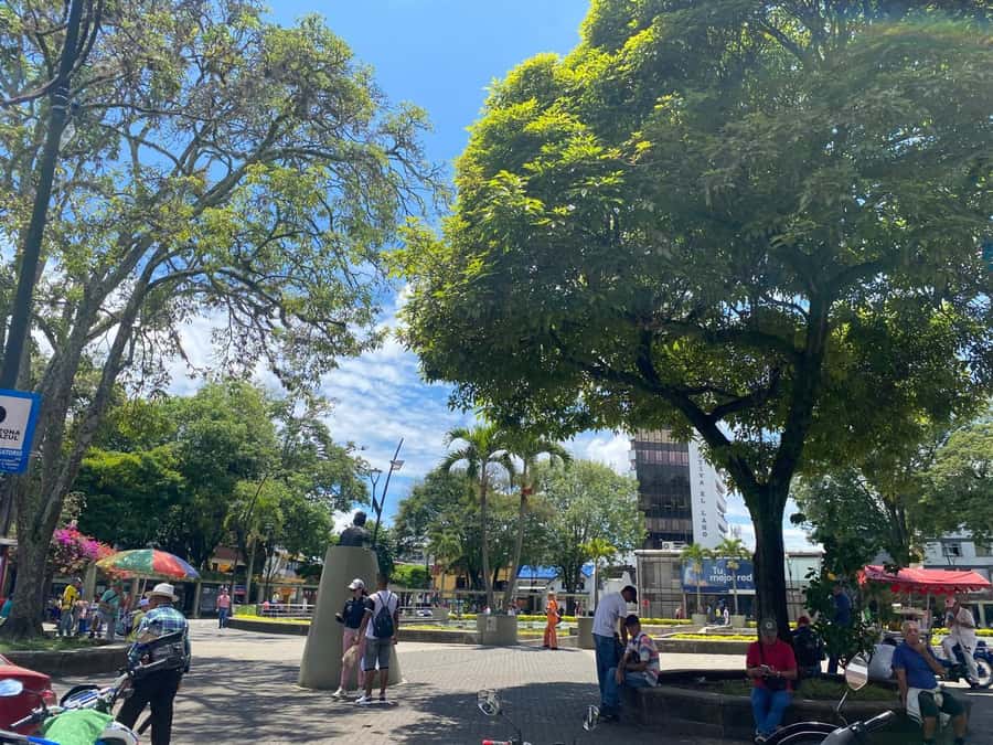 PEREIRA: PRIVATE TOUR OF MAIN SQUARES, HISTORICAL SITES + LOOKOUT POINT - Bolívar Square and the city’s best-known monument