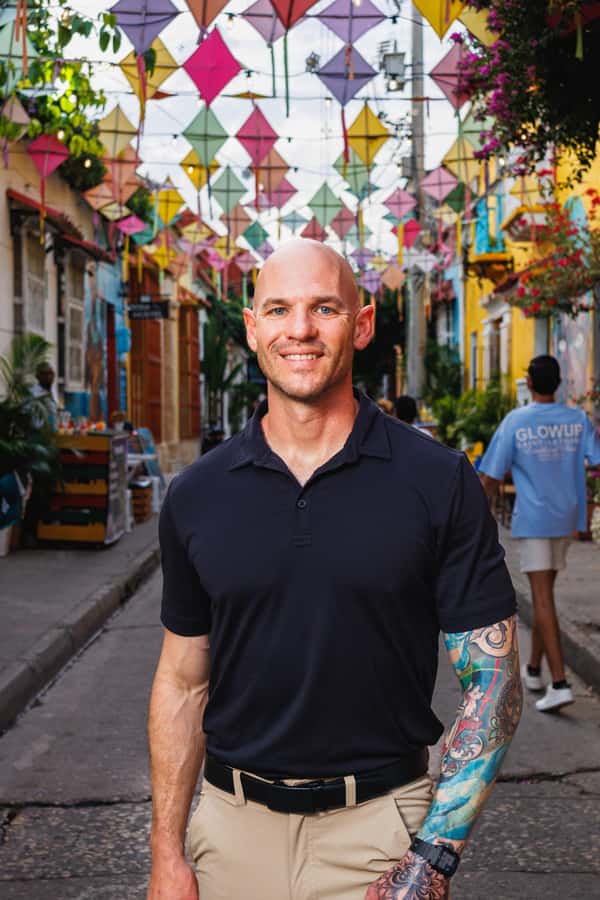 photo session through the streets of cartagena - About 50 edited images and the online gallery
