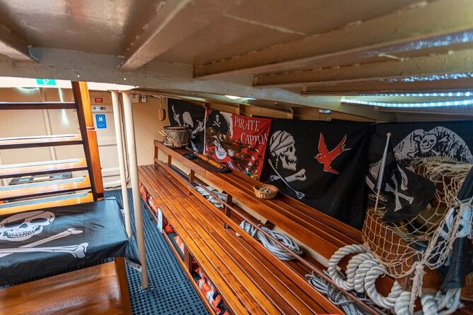 Premium Pirate Beach Adventure, Open sea Rope Swing, Drinks+Lunch - A pirate ship with a real Cartagena story