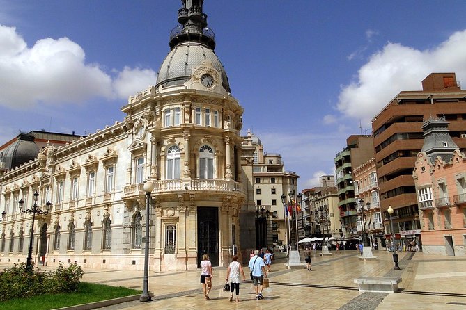 Private 4-hour walking tour of Cartagena with official tour guide - Taking the panoramic elevator toward Castillo de la Concepción