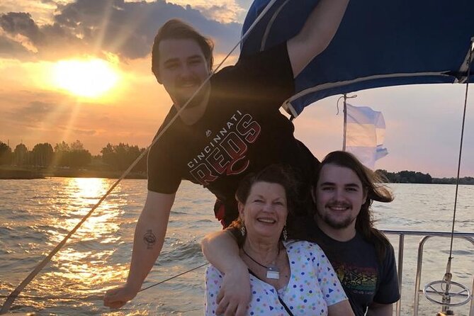 Private Boat Tour to Rio de la Plata and Delta El Tigre with Wine on Board - Sebastian and Yvonne as Skipper and Hosts