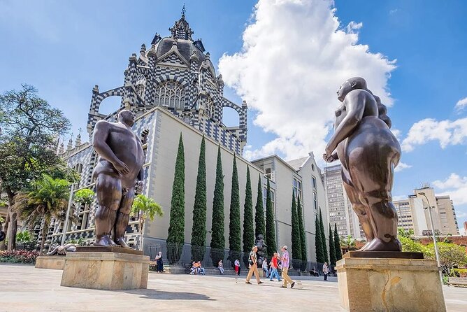 Private City Tour Medellin with Comuna 13 Tour - What this private Medellín tour is really designed to do