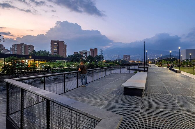 Private City Tour Medellin with Comuna 13 Tour - Parques del Río: a calmer pause beside the city