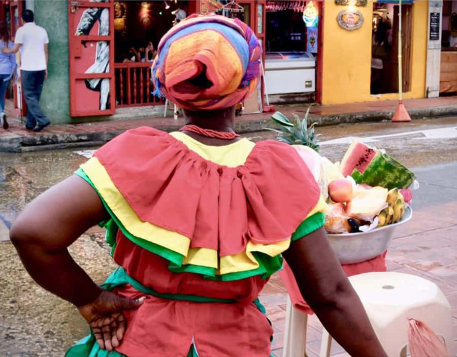 Private Street Food Tour in Walled City and Getsemani - The arepa de huevo stop