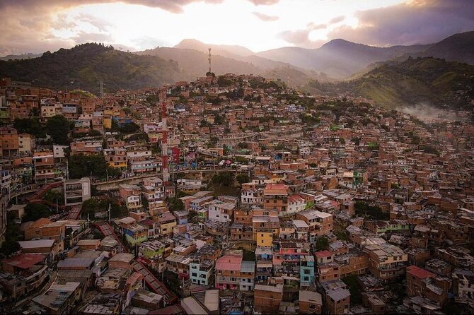 Private Tour to Comuna 13 & Exotic Fruit Market in Medellin! - Why this half-day tour works
