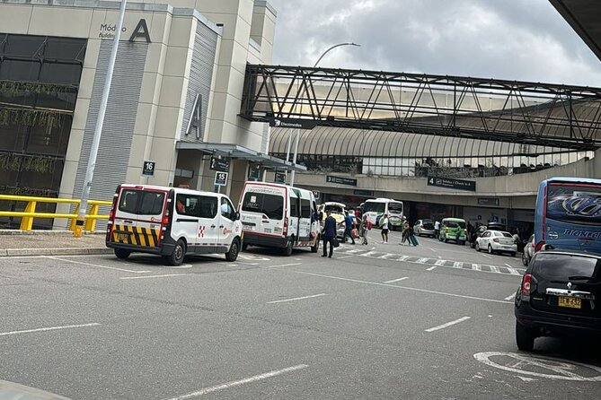 Private transfer service from or to Medellín Airport - The drive from Rionegro toward Medellín