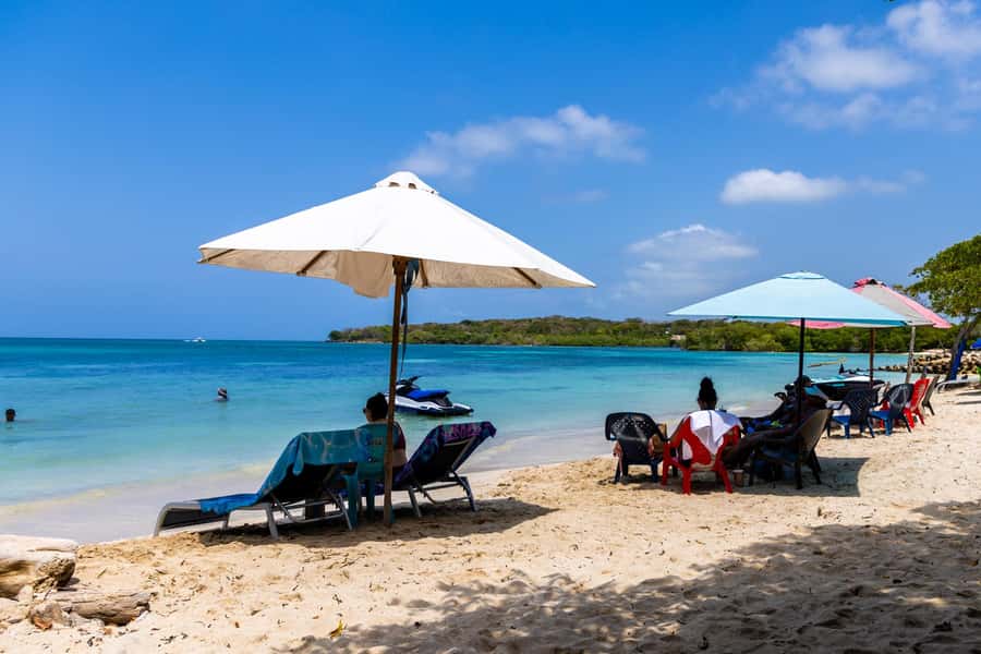 Rosario Islands -Barú : Agua Azul Beach, with lunch - Six hours of sand and calm water at Agua Azul