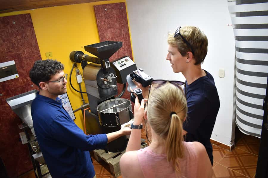 Salento: Coffee Master Roasting, Brewing and Tasting Tour - Watching green beans change inside the drum roaster
