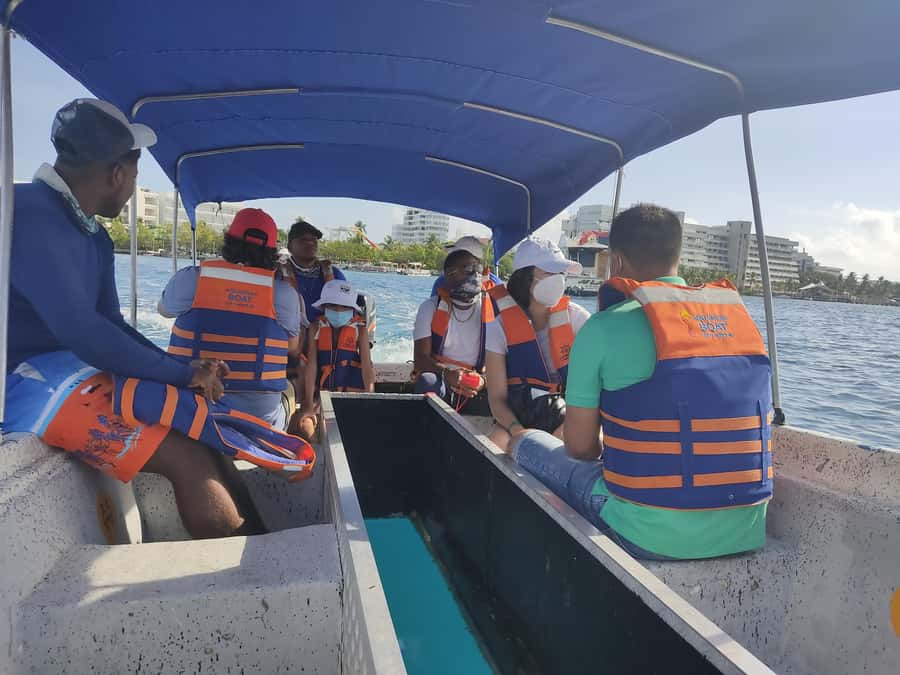 San Andres: Acuario Key Premium Tour - A glass-bottom introduction to San Andrés’ seven-color sea