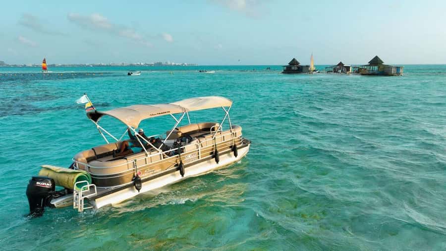 SAN ANDRES: FULL DAY SHARED PONTOON TOUR - A full day on San Andrés water