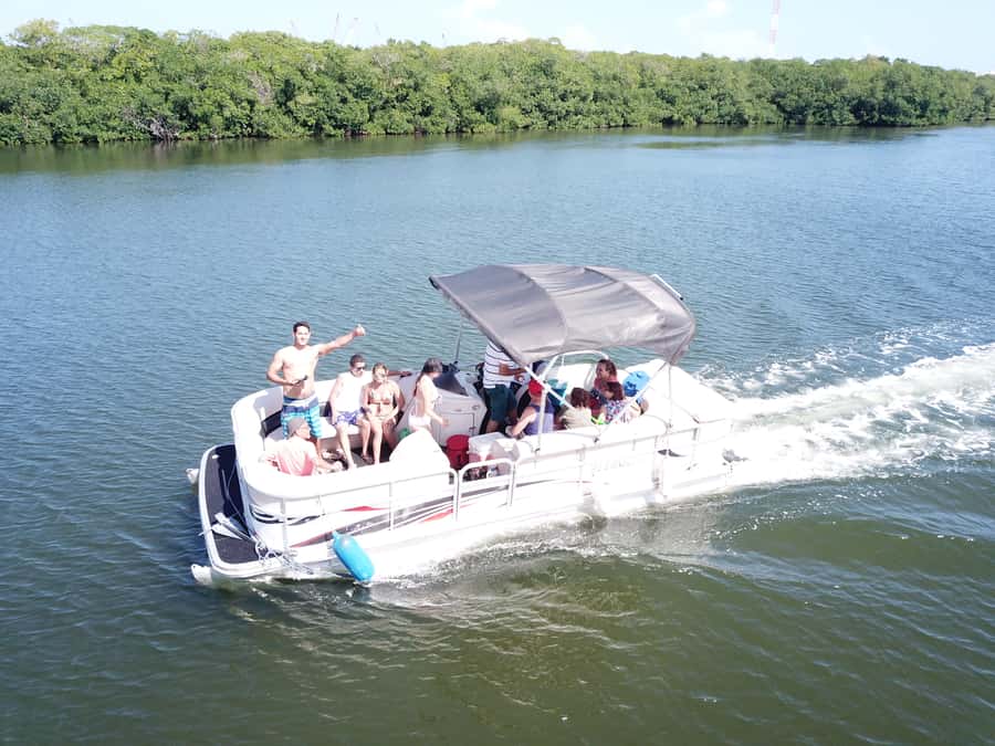 San Andrés: Island Pontoon Boat Tour - Who will enjoy this boat tour?