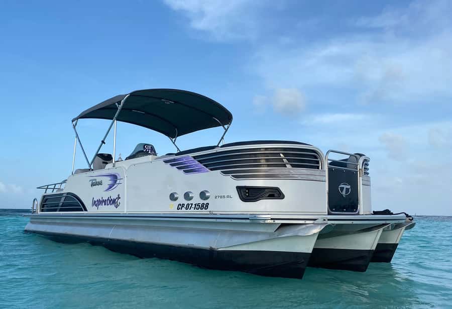 San Andrés: Island Pontoon Boat Tour - The Spanish guide and the pace of service