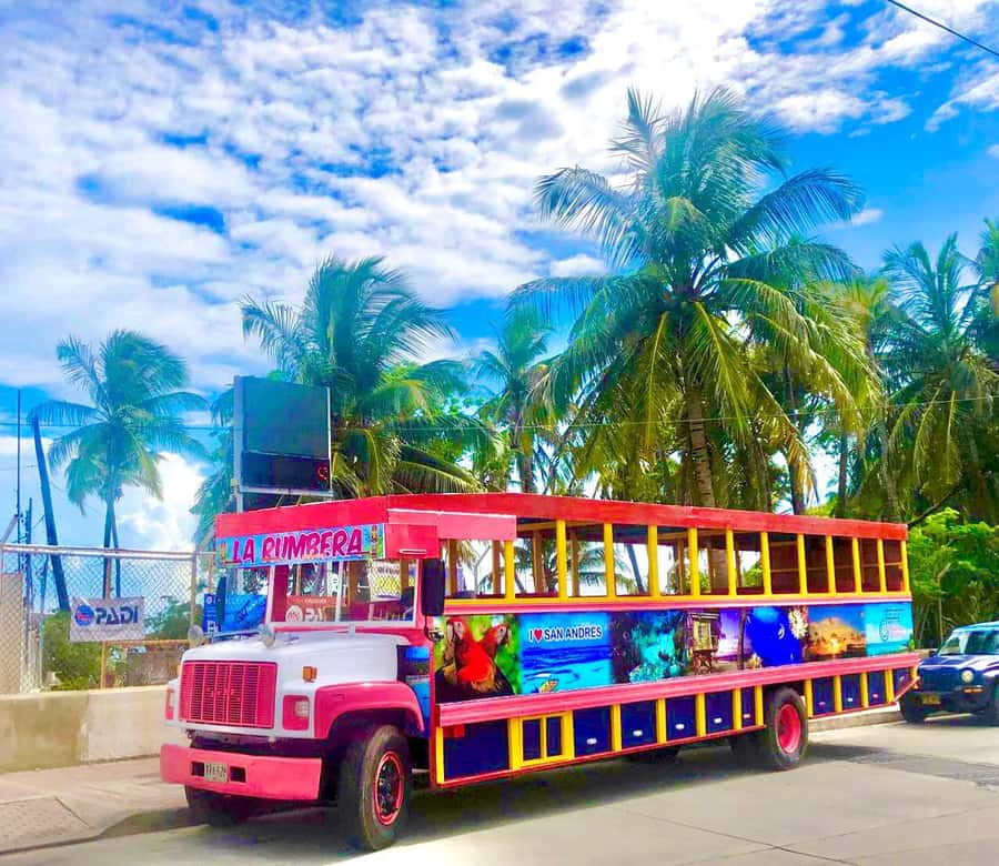 SAN ANDRES: Island Tour by Chiva + Hoyo Soplador - The Island House Museum and San Andrés before tourism