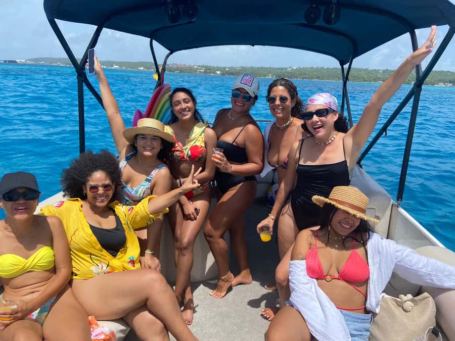 San Andres: Private Boat Trip with Aquarium and Beach Stops - Key points at a glance