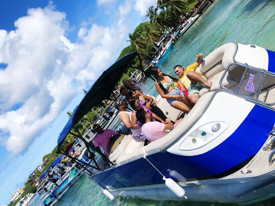 San Andres: Private Boat Trip with Aquarium and Beach Stops - Rose Cay and the aquarium area