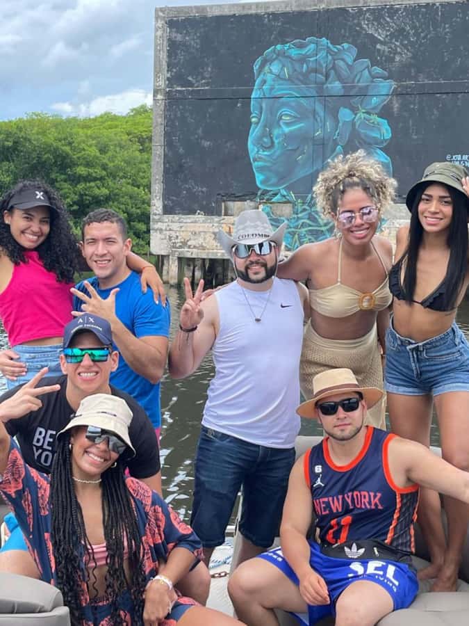 San Andres: Private Boat Trip with Aquarium and Beach Stops - El Palito and the floating tiki bar