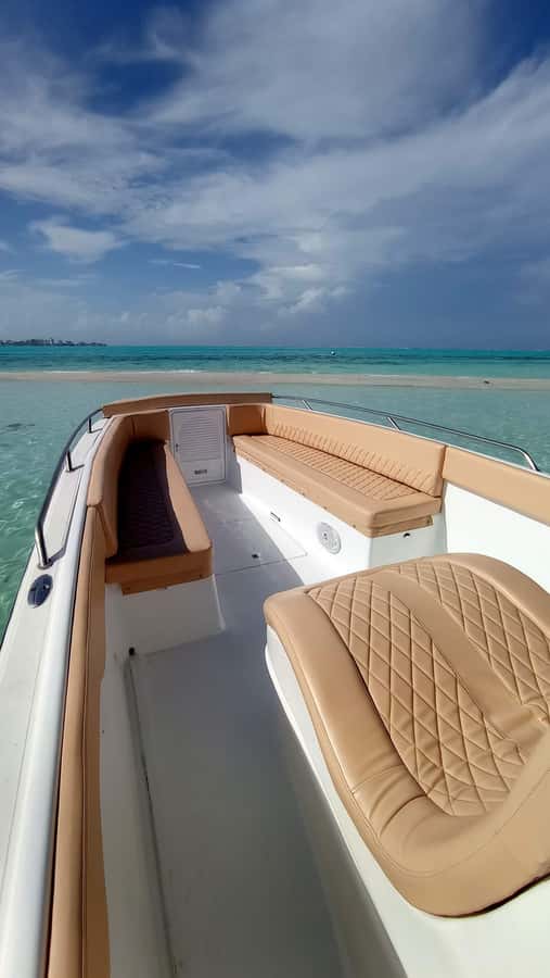 San Andres: Private San Andres Bay Tour by Luxury Speedboat - Lunch on the island, with the bill separate
