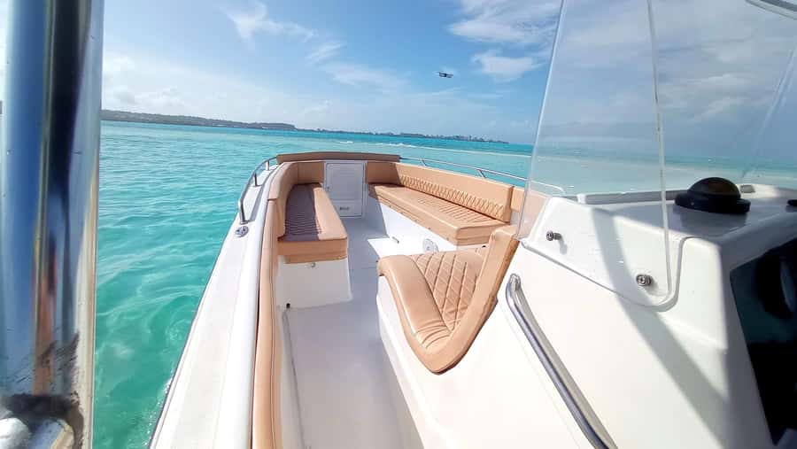 San Andres: Private San Andres Bay Tour by Luxury Speedboat - The boat, crew, and level of service