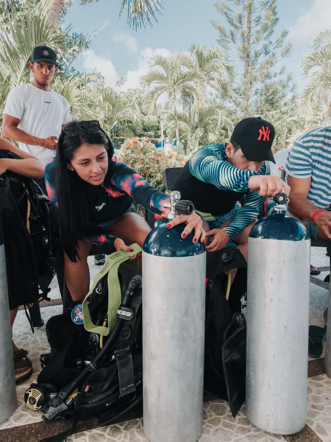 San Andres: Scuba Diving Experience with Hotel Pickup - Language, comfort, and practical preparation