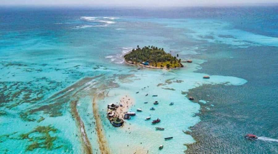 San Andres: Transfer by Boat + Natural Aquarium - A 10-minute glass-bottom boat ride