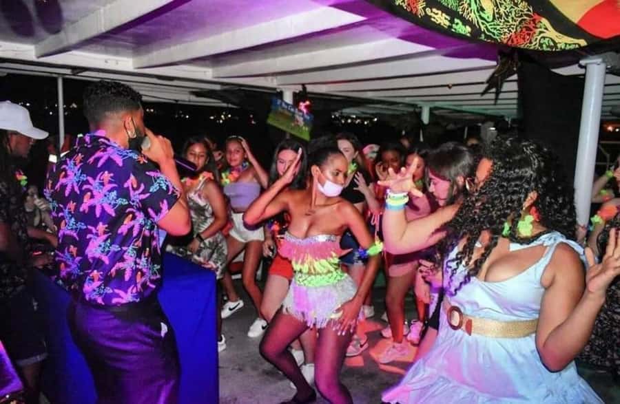 San Andres: White Party on boat with open bar, dinner and dancers! - Dinner with seafood, meat, and drinks