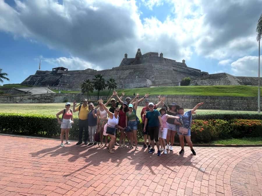 San Felipe Castle and Getsemani Walking Tour with tickets - Street art, local stories, and a short city walk