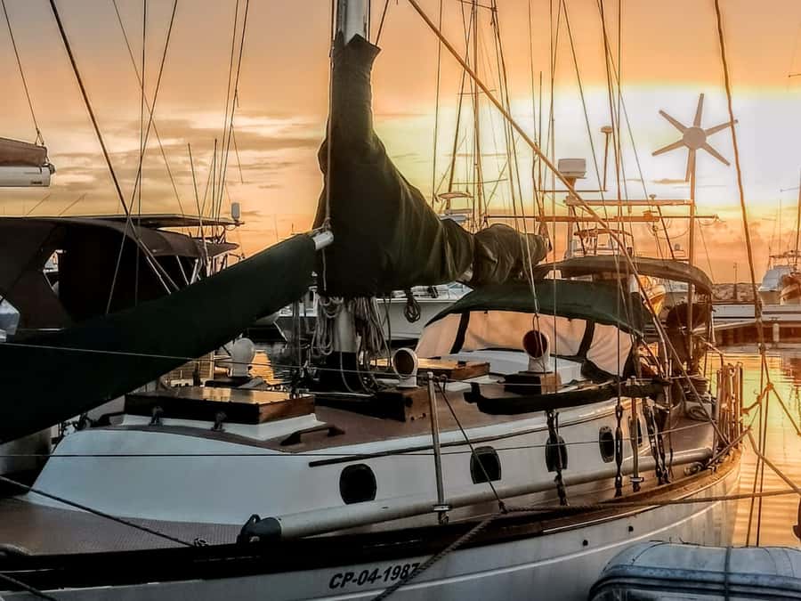 Santa Marta Bay: Sunset on a sail boat - A classic boat instead of a standard catamaran