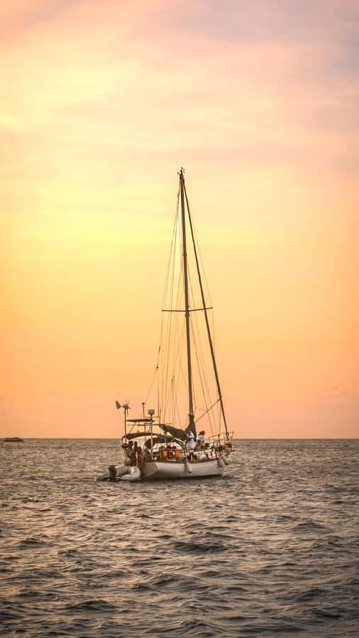 Santa Marta Bay: Sunset on a sail boat - Who will enjoy this Santa Marta sail