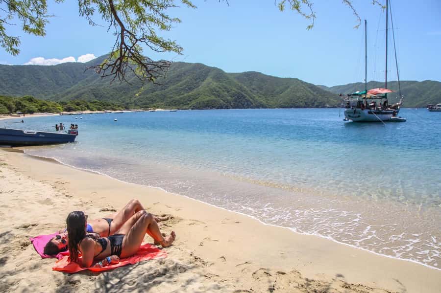 Santa Marta: Sailboat day tour to Tayrona Park - Lunch on the beach, with a few useful caveats