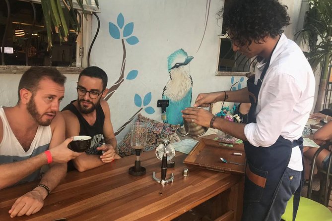 Santa Marta Street Food Tour: 7 Tastings with a Local Guide - At Mercado Público, fruit, avocado, and the city’s daily rhythm