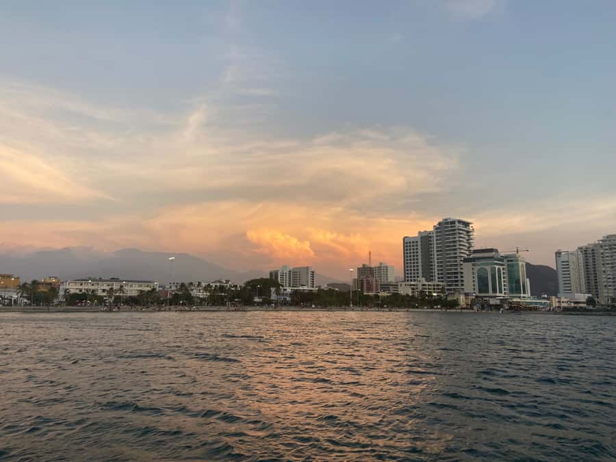 Santa Marta: Sunset Cruise Around the Bay - Anchoring for the sunset over Santa Marta